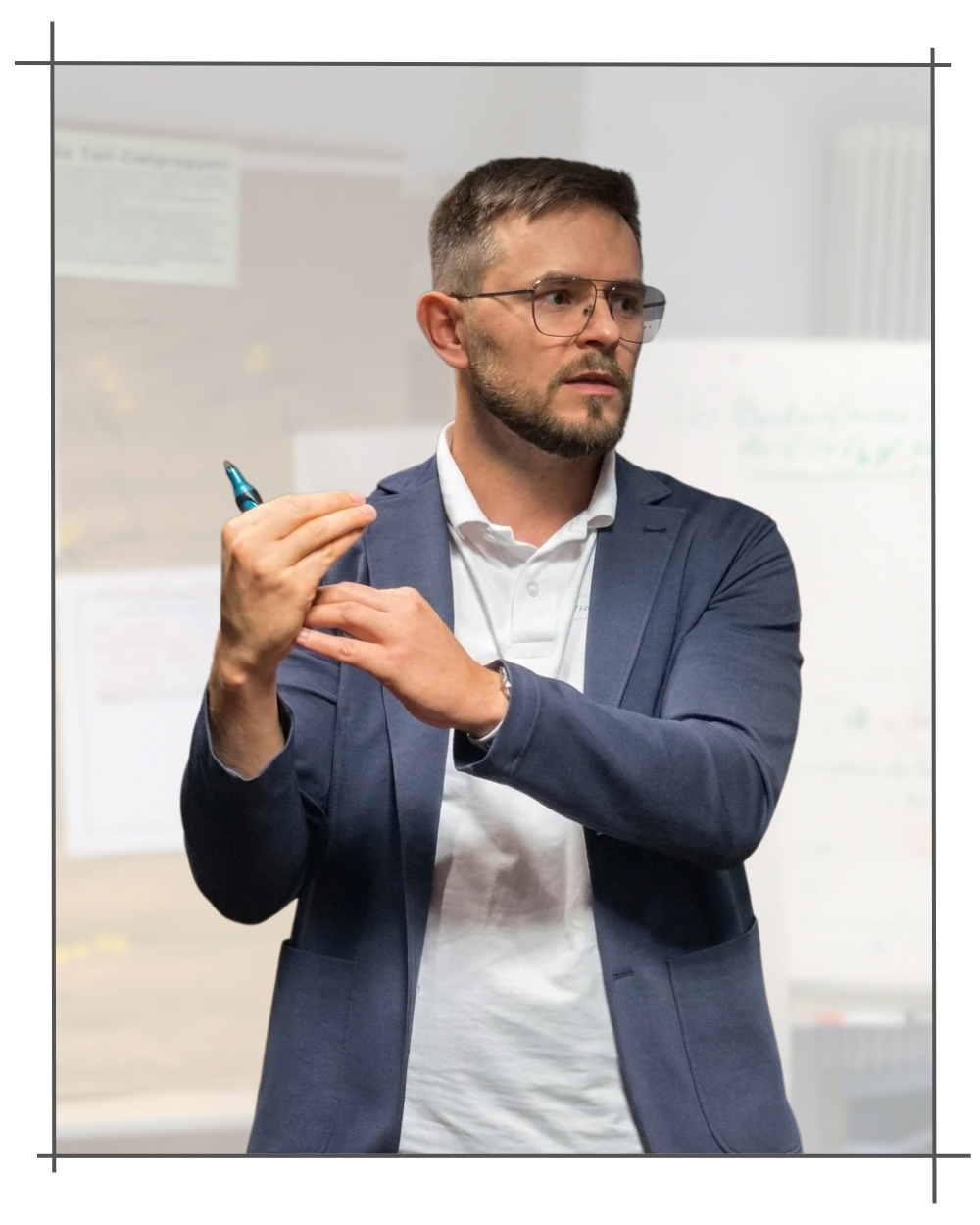 Sebastian Wlodarczyk erklärt Strategie zum Kunden gewinnen – Berater für Marketing und Vertrieb im Einsatz